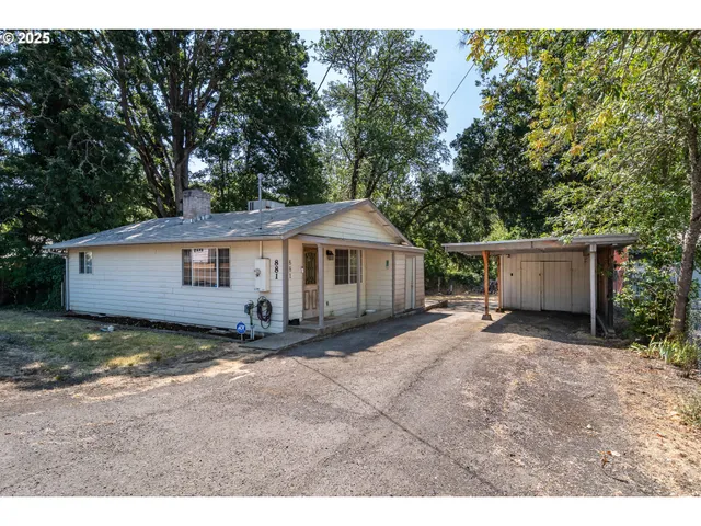 $259,000 | 881 Northeast Newton Creek Road, Roseburg, OR 97470