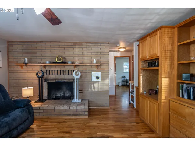 $259,000 | 881 Northeast Newton Creek Road, Roseburg, OR 97470