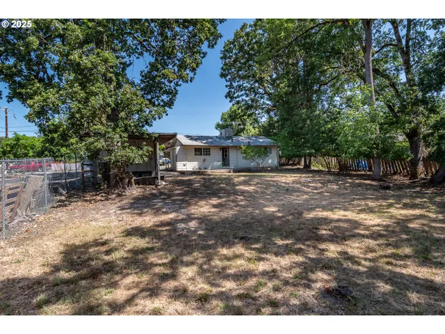 $259,000 | 881 Northeast Newton Creek Road, Roseburg, OR 97470