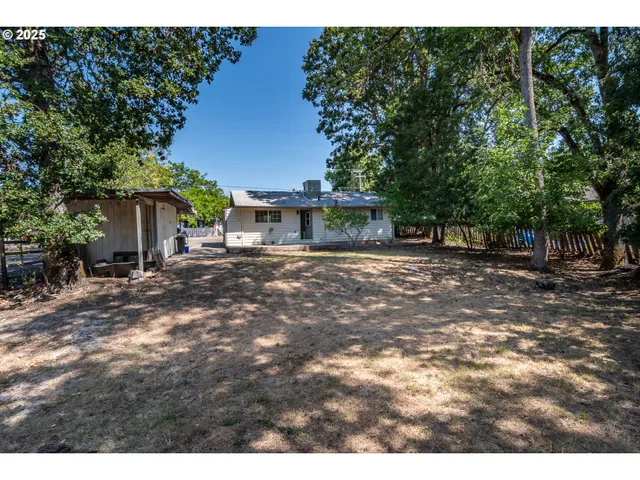 $259,000 | 881 Northeast Newton Creek Road, Roseburg, OR 97470