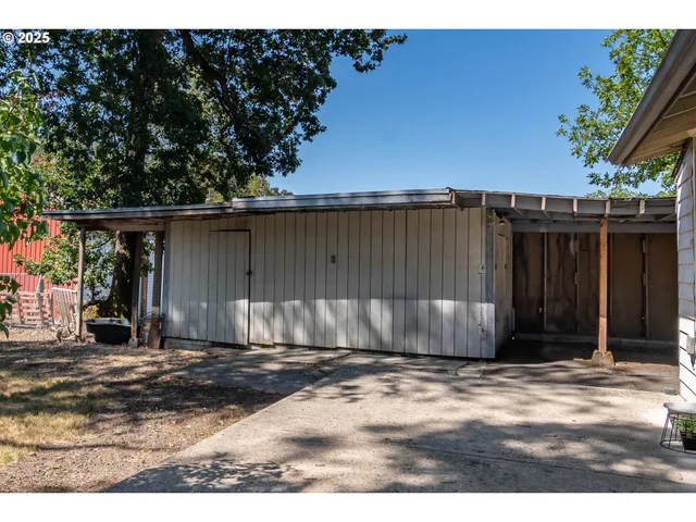 $259,000 | 881 Northeast Newton Creek Road, Roseburg, OR 97470