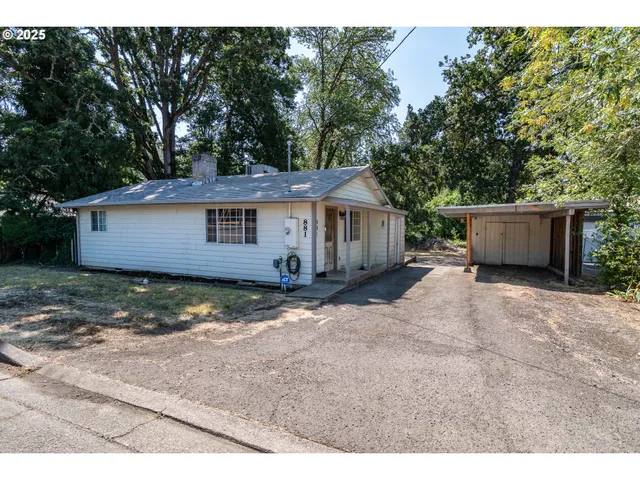 $259,000 | 881 Northeast Newton Creek Road, Roseburg, OR 97470