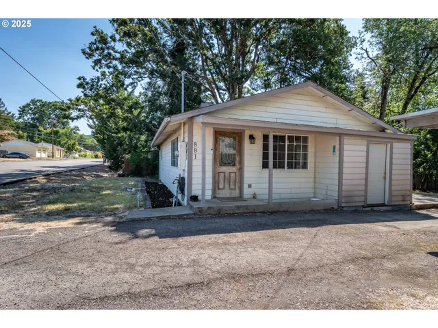 $259,000 | 881 Northeast Newton Creek Road, Roseburg, OR 97470