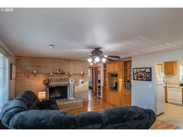 $259,000 | 881 Northeast Newton Creek Road, Roseburg, OR 97470