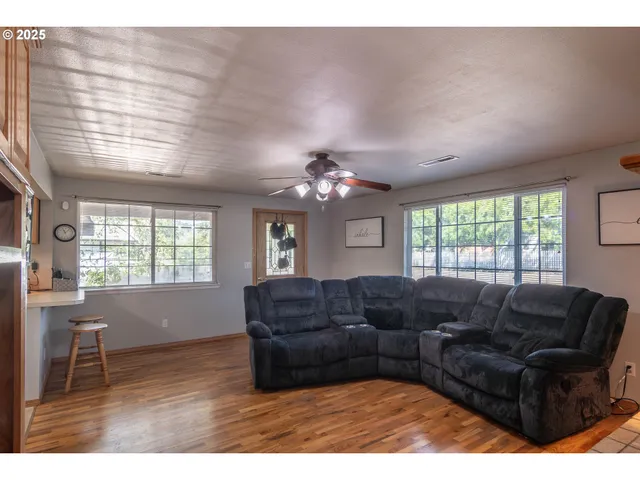 $259,000 | 881 Northeast Newton Creek Road, Roseburg, OR 97470