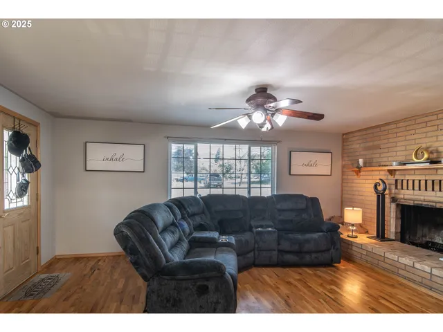 $259,000 | 881 Northeast Newton Creek Road, Roseburg, OR 97470