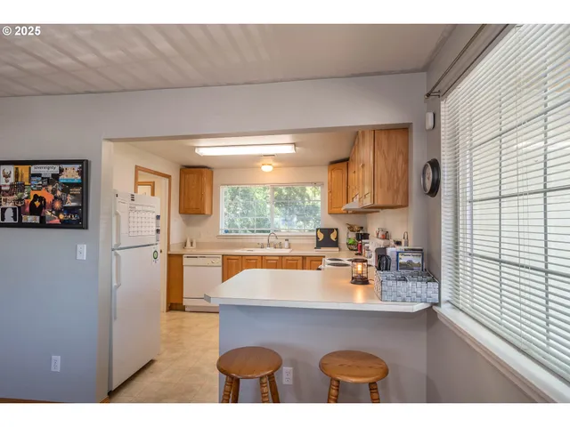 $259,000 | 881 Northeast Newton Creek Road, Roseburg, OR 97470