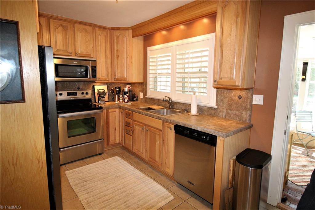 2532 Darrow Road Walkertown, NC 27051 - Photo 11 of 38 Gallery Image 11