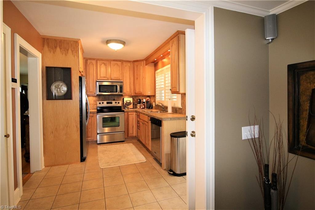 2532 Darrow Road Walkertown, NC 27051 - Photo 12 of 38 Kitchen