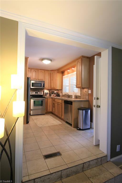 2532 Darrow Road Walkertown, NC 27051 - Photo 13 of 38 Kitchen