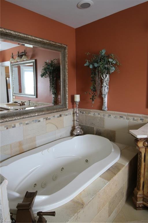 2532 Darrow Road Walkertown, NC 27051 - Photo 21 of 38 Jetted tub
