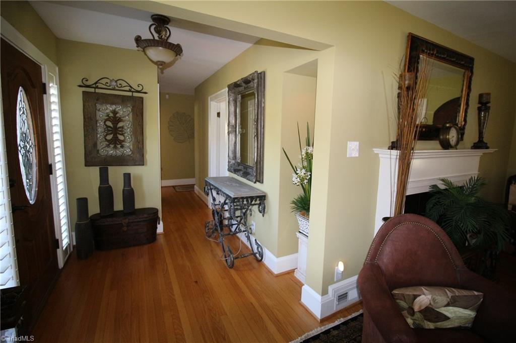 2532 Darrow Road Walkertown, NC 27051 - Photo 6 of 38 Foyer