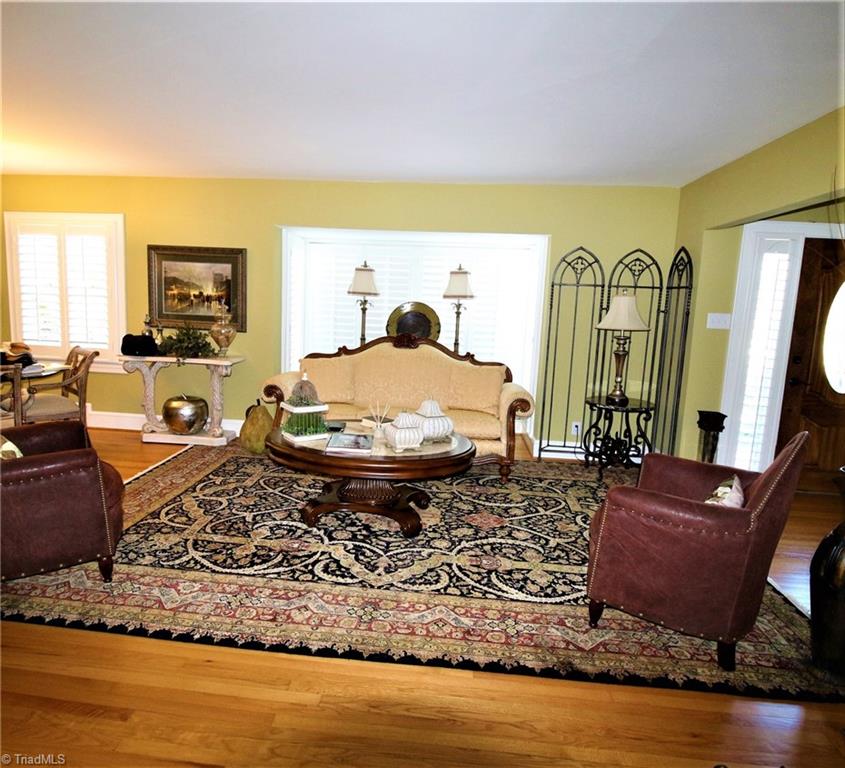 2532 Darrow Road Walkertown, NC 27051 - Photo 8 of 38 Living room