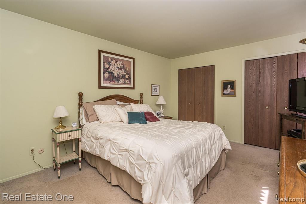 627 Tennyson Rochester Hills, MI 48307 - Photo 10 of 25
