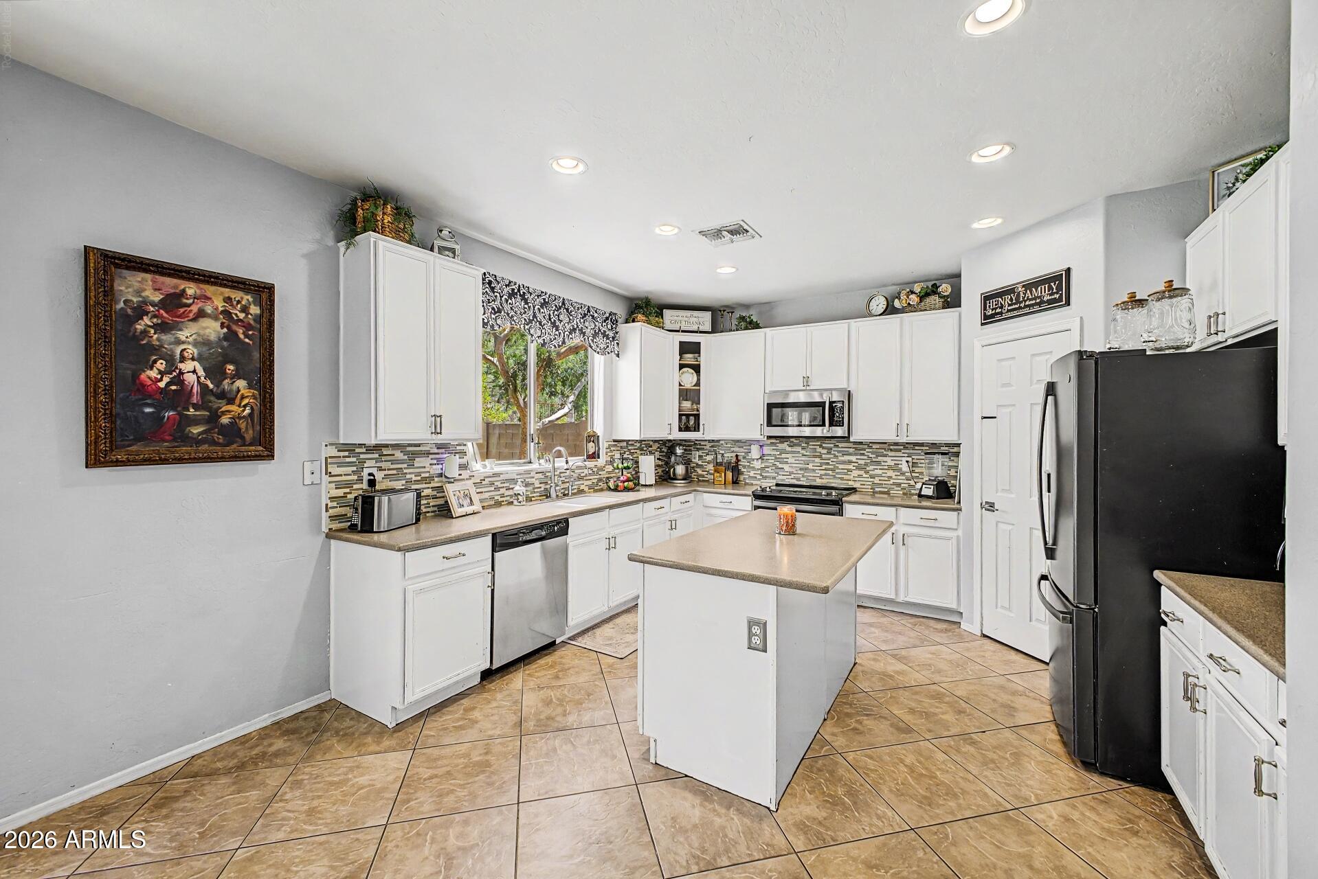 1829 East Beverly Road Phoenix, AZ 85042 - Photo 8 of 48 Kitchen 3
