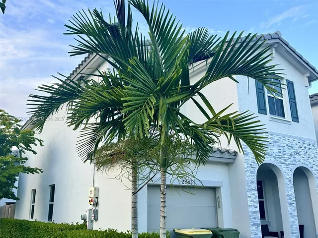 a house view with a outdoor space