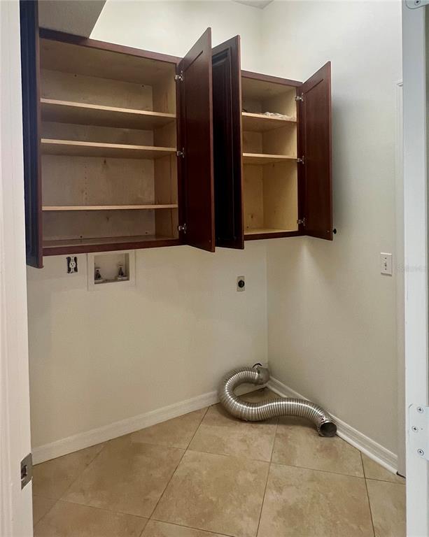 3515 Fox Squirrel Lane Valrico, FL 33596 - Photo 20 of 24 a bathroom with a sink and a mirror
