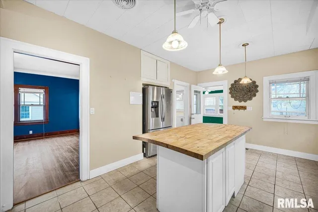 $129,900 | 505 West Armstrong Avenue, Peoria, IL 61606