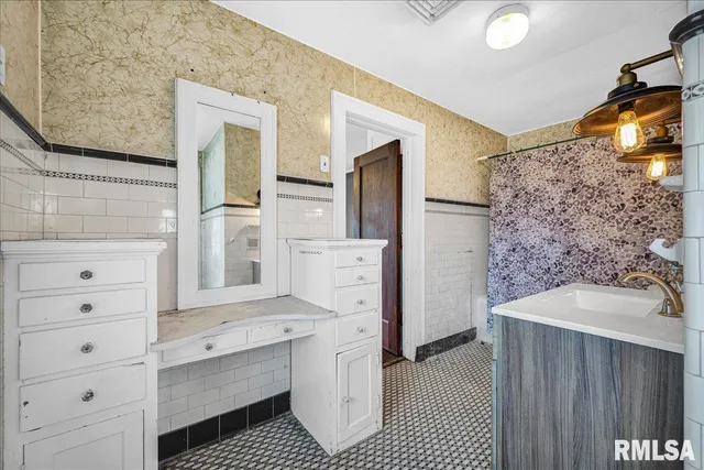 $129,900 | 505 West Armstrong Avenue, Peoria, IL 61606