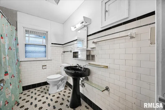 $129,900 | 505 West Armstrong Avenue, Peoria, IL 61606