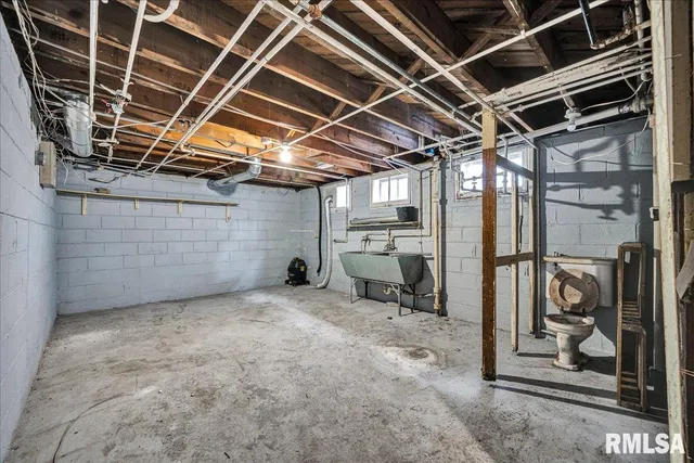 $129,900 | 505 West Armstrong Avenue, Peoria, IL 61606