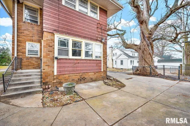 $129,900 | 505 West Armstrong Avenue, Peoria, IL 61606