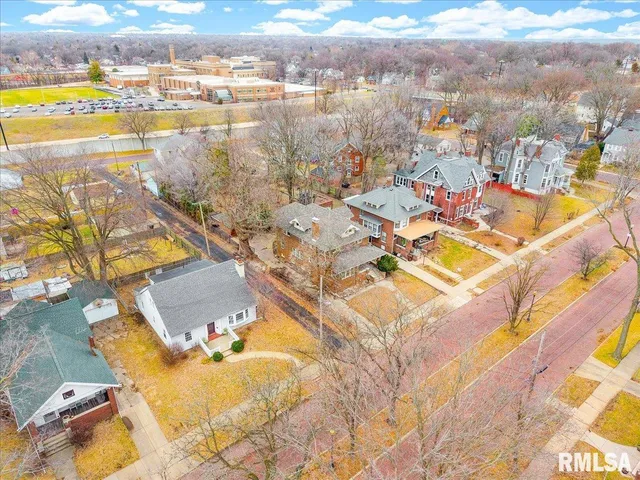 $129,900 | 505 West Armstrong Avenue, Peoria, IL 61606