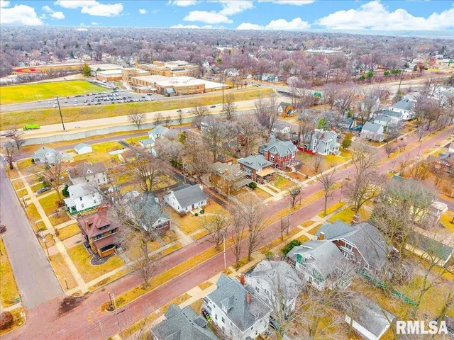 $129,900 | 505 West Armstrong Avenue, Peoria, IL 61606