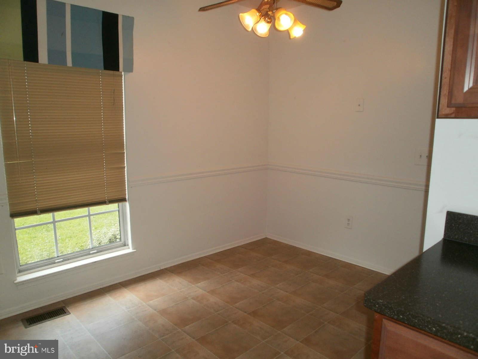 10520 Reed's Landing Circle Burke, VA 22015 - Photo 4 of 30 Spacious Breakfast Area