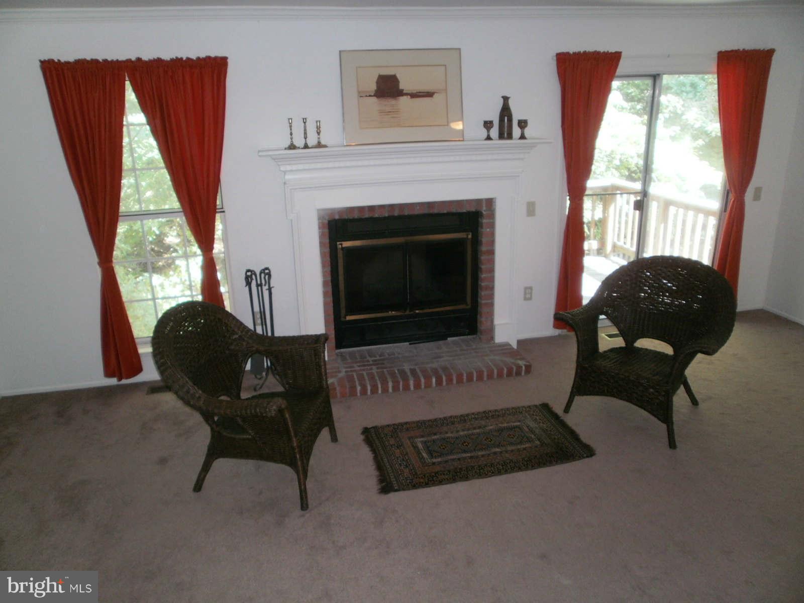 10520 Reed's Landing Circle Burke, VA 22015 - Photo 5 of 30 Lightfilled Living Room