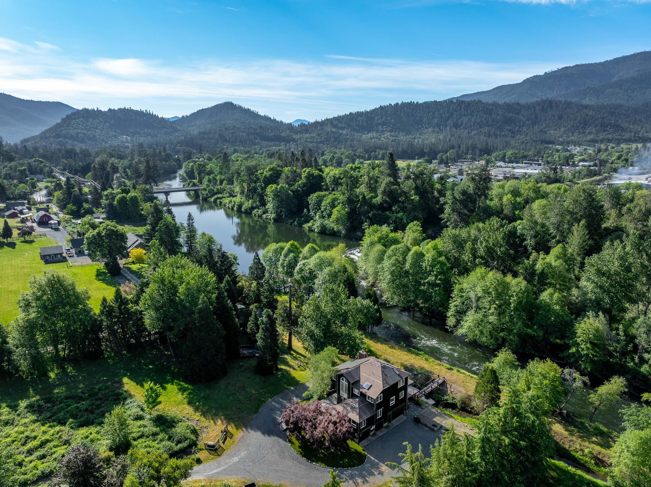 8404 New Hope Road Grants Pass, OR 97527 - Photo 1 of 67 Gallery Image 1