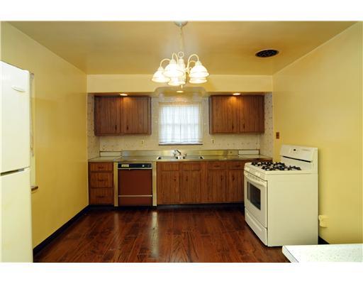 960 McCoy Road McKees Rocks, PA 15136 - Photo 7 of 18 Kitchen.