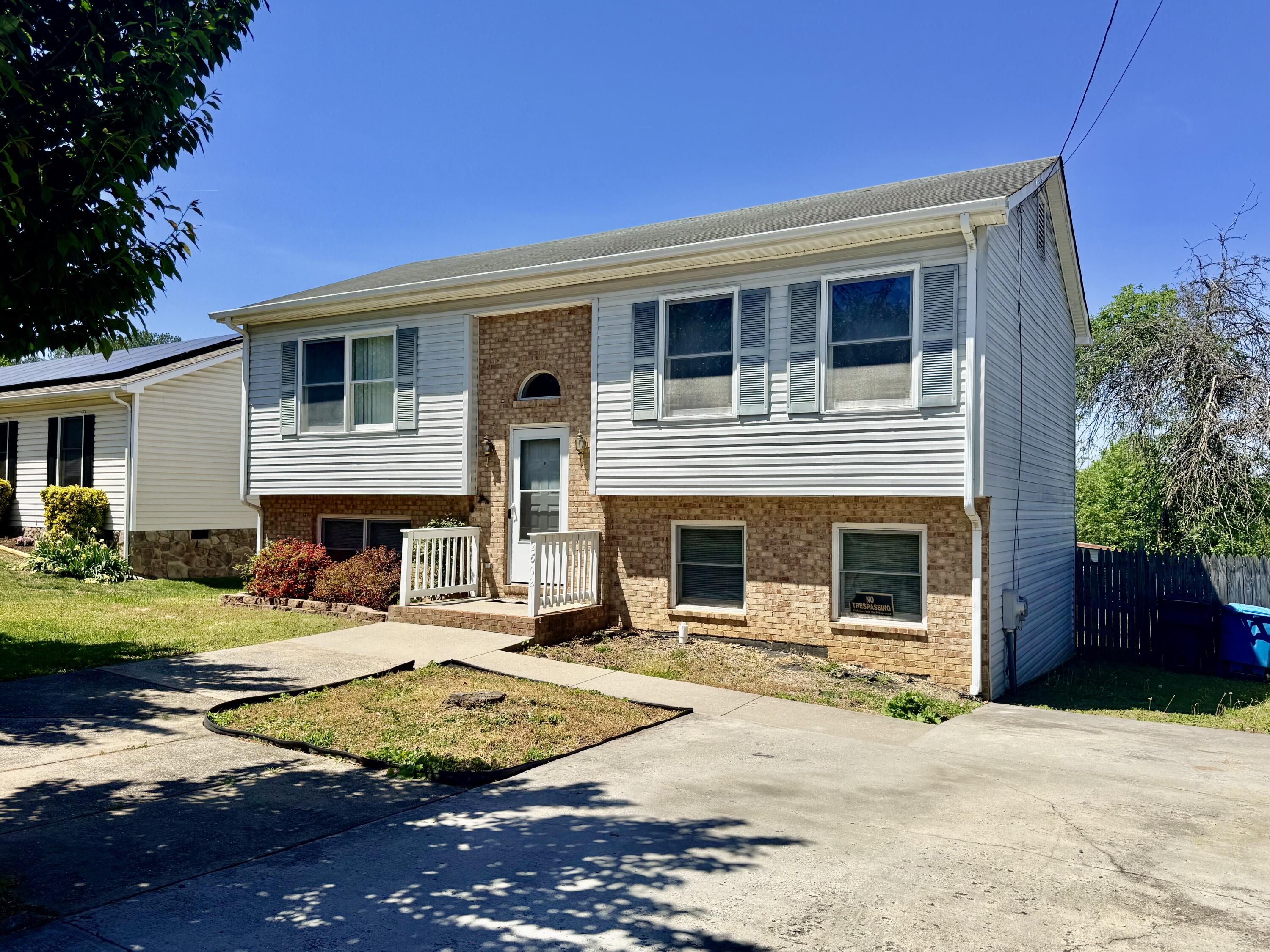 2602 Radford Road Northeast Roanoke, VA 24012 - Photo 2 of 16 IMG_8446