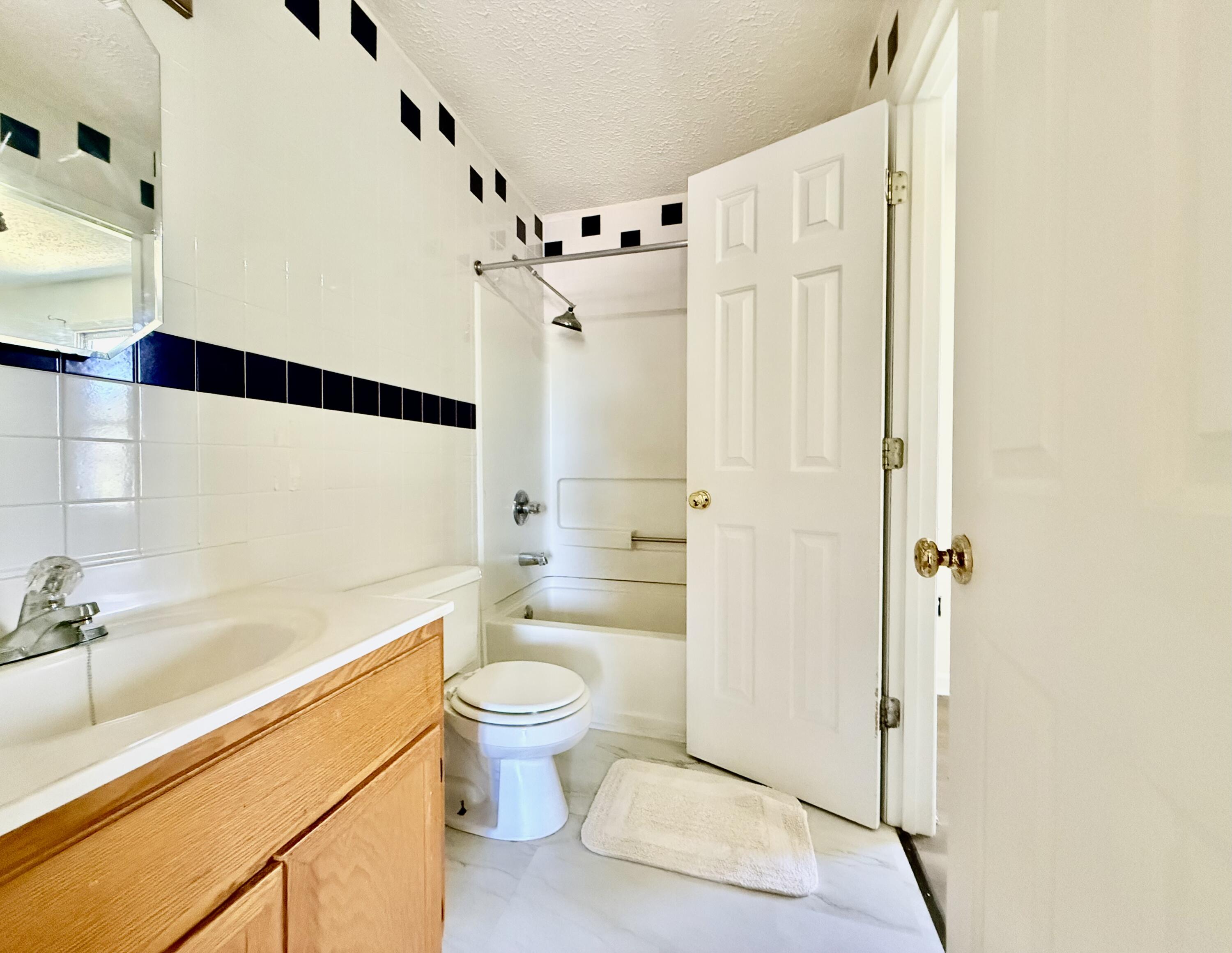 2602 Radford Road Northeast Roanoke, VA 24012 - Photo 6 of 16 IMG_8457