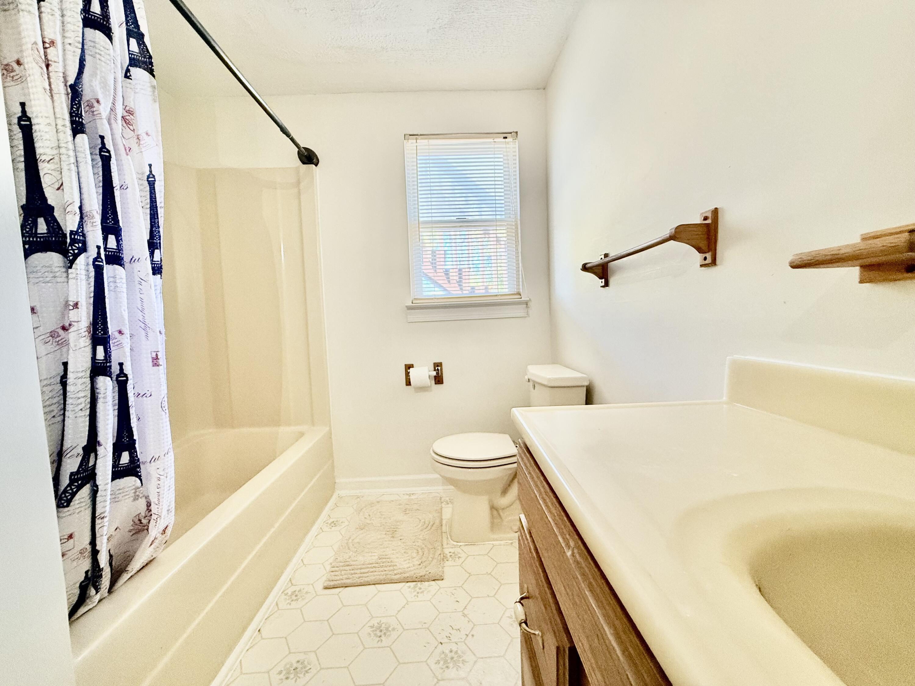 2602 Radford Road Northeast Roanoke, VA 24012 - Photo 7 of 16 IMG_8459