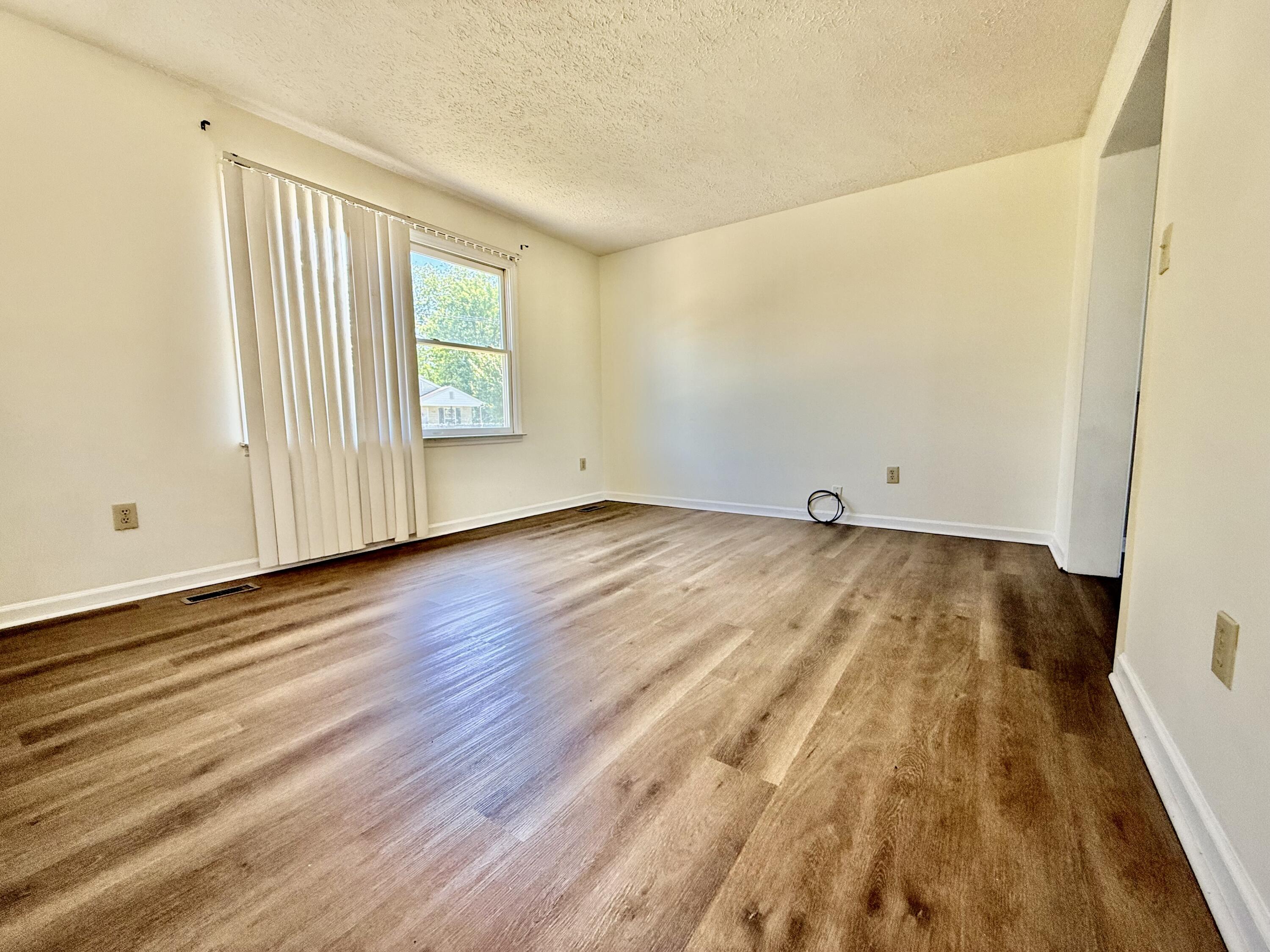 2602 Radford Road Northeast Roanoke, VA 24012 - Photo 10 of 16 IMG_8464