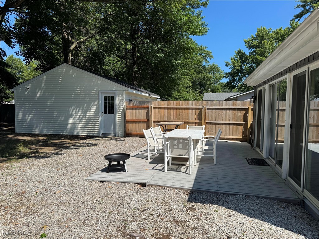 6358 Southgrove Road Mentor, OH 44060 - Photo 7 of 25 12 x 16 Back yard deck