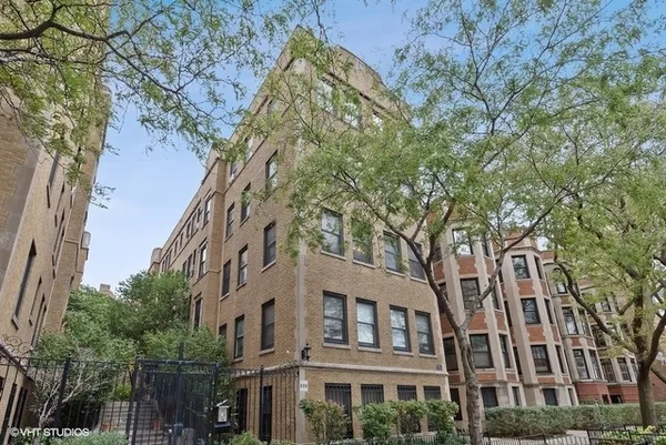 $2,275 | 626 West Waveland Avenue, Unit 2E, Chicago, IL 60613