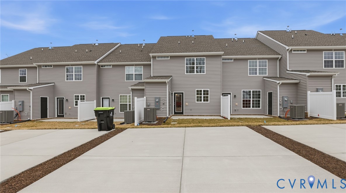 6531 Topsail Point Richmond, VA 23234 - Photo 32 of 35 Amenities in the community include a beautiful, s