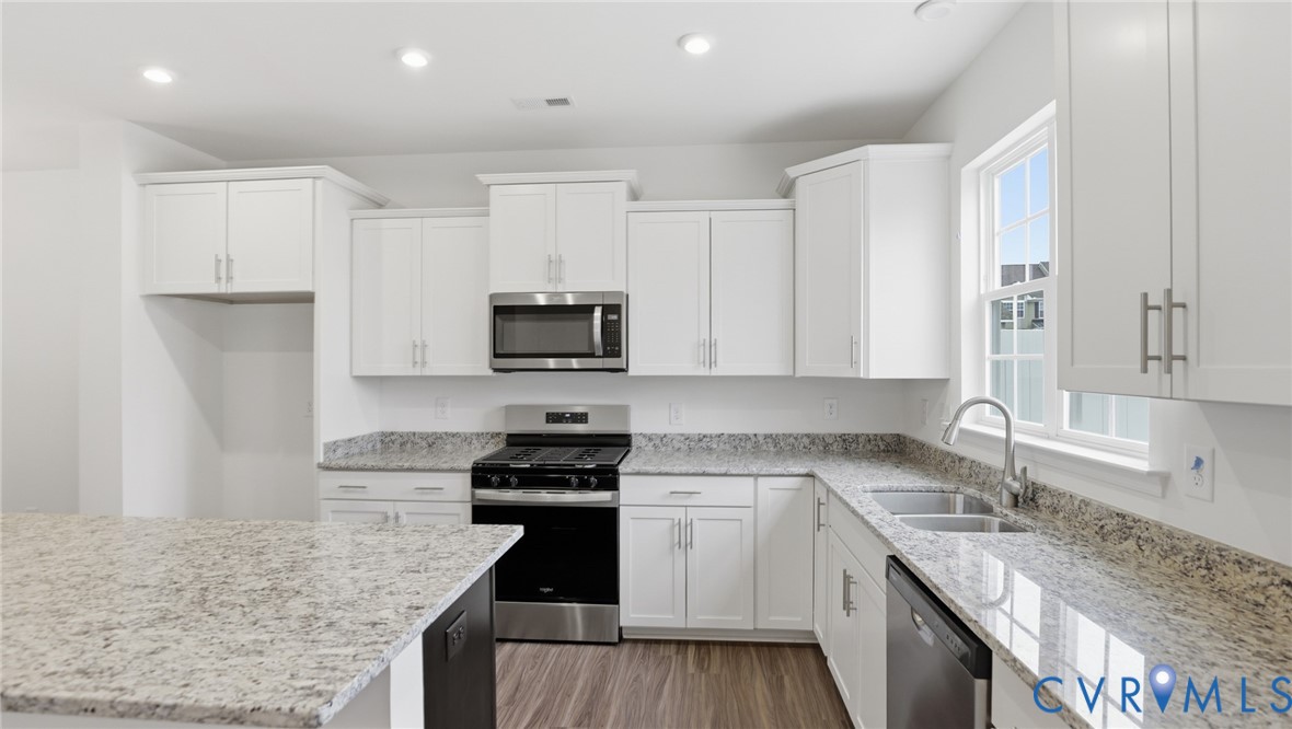 6531 Topsail Point Richmond, VA 23234 - Photo 4 of 35 The gourmet kitchen includes crisp white cabinets,