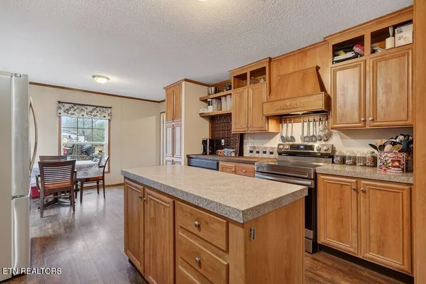 $235,000 | 582 Doug Luna Road, Walling, TN 38587