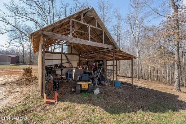$235,000 | 582 Doug Luna Road, Walling, TN 38587