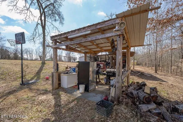 $235,000 | 582 Doug Luna Road, Walling, TN 38587