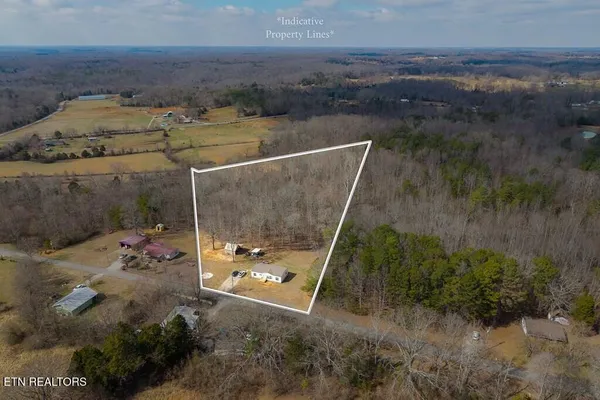 $235,000 | 582 Doug Luna Road, Walling, TN 38587