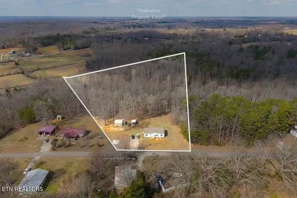 $235,000 | 582 Doug Luna Road, Walling, TN 38587