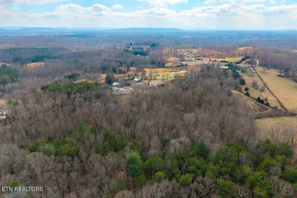 $235,000 | 582 Doug Luna Road, Walling, TN 38587