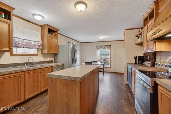 $235,000 | 582 Doug Luna Road, Walling, TN 38587