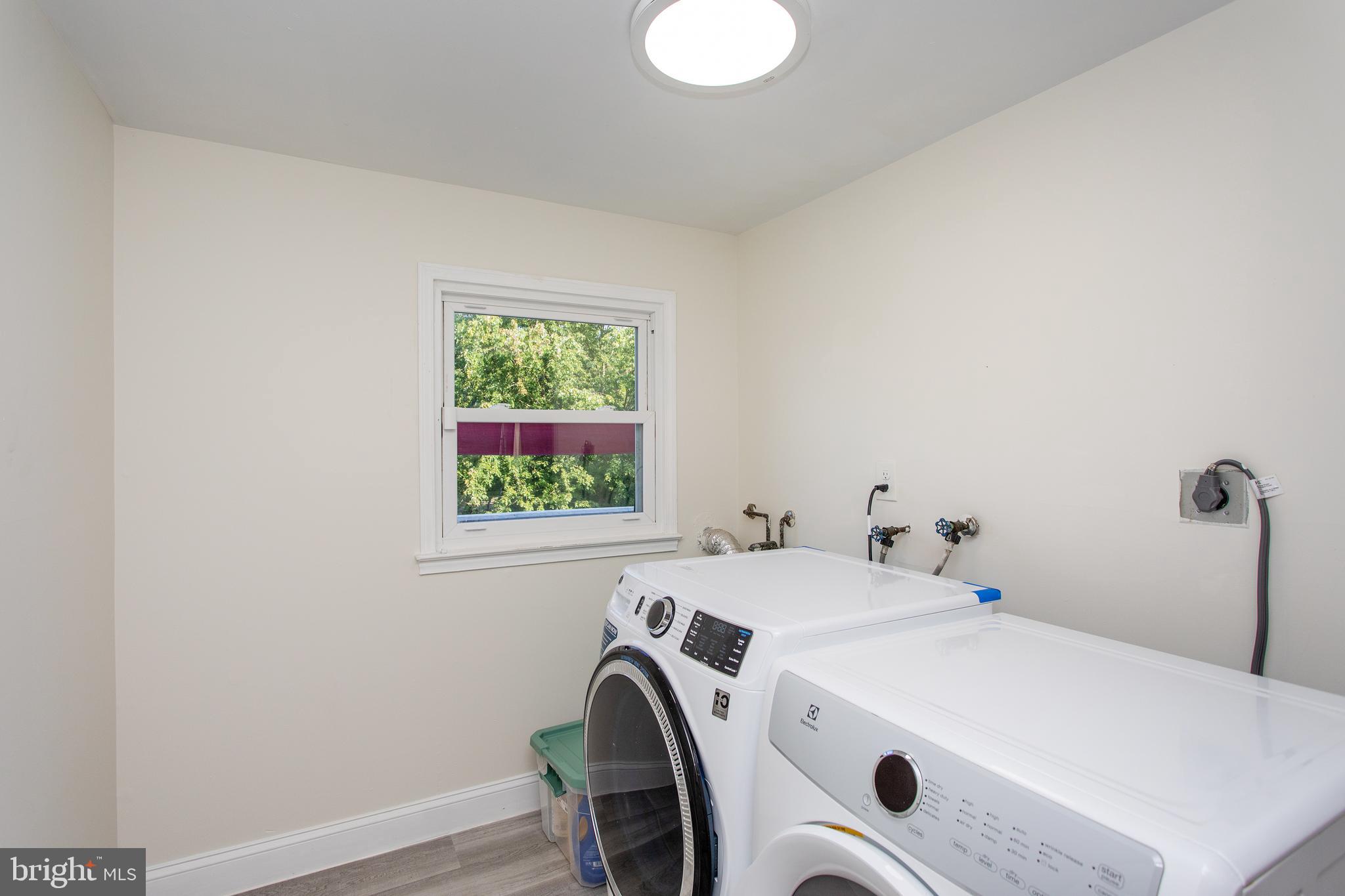 529 Rosier Road Fort Washington, MD 20744 - Photo 11 of 63 Laundry area off kitchen