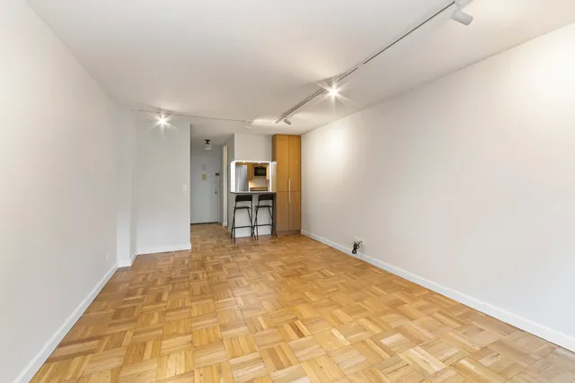 $598,000 | 101 West 12th Street, Unit 3C | West Village