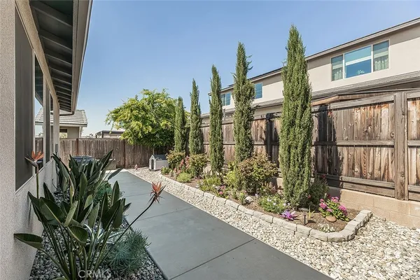 $779,950 | 877 Treasure Hills Drive, Madera, CA 93636